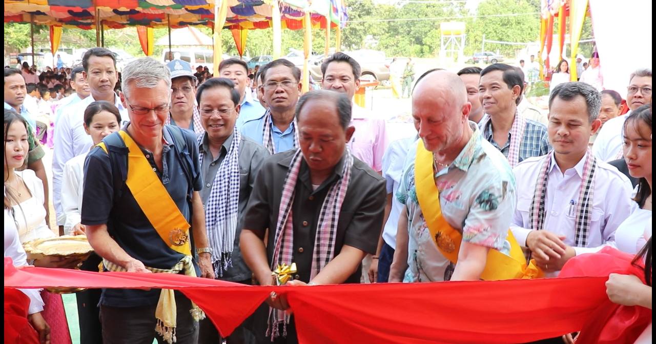 អគារសិក្សា១ខ្នង ០៥បន្ទប់ និងសមិទ្ធផលនានានៅសាលាបឋមសិក្សាបន្ទាយមានឬទ្ធិ ឃុំគោករមៀត ស្រុកថ្មពួក សម្ពោធដាក់ឱ្យដំណើរការជាផ្លូវការ ក្រោមជំនួយអង្គការសម្រេចសុបិនកុមារកម្ពុជា