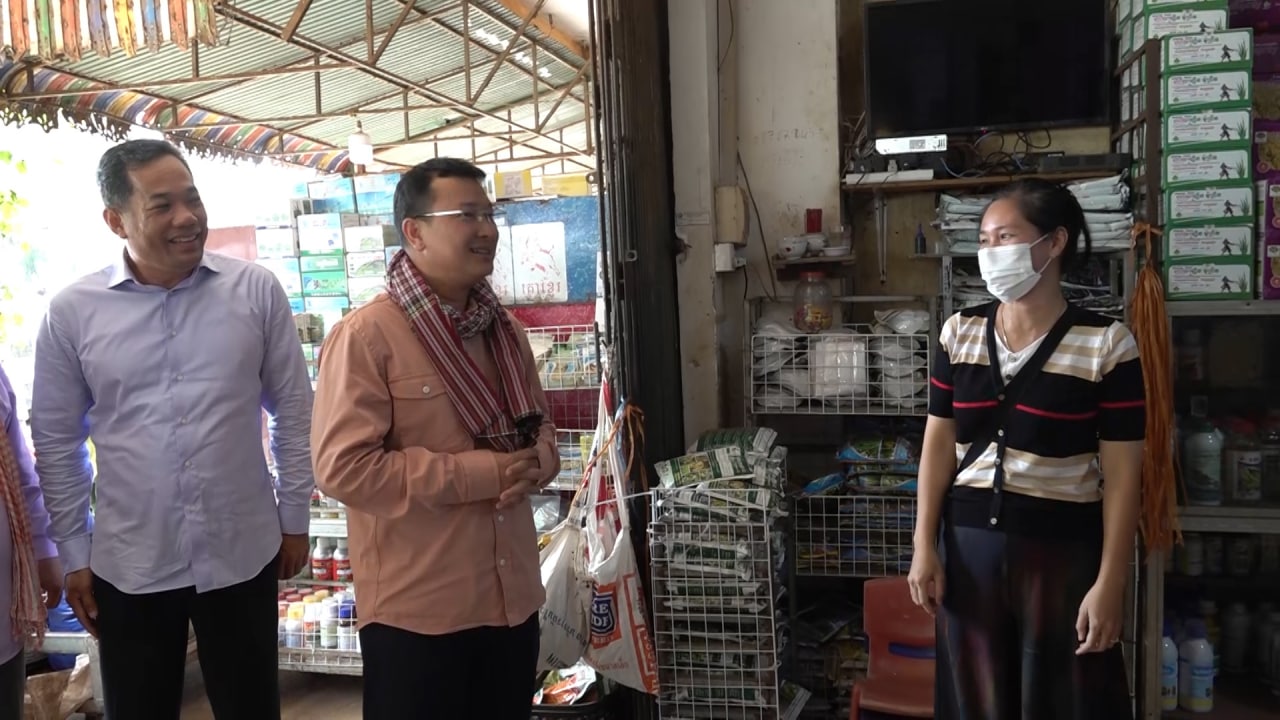 រដ្ឋមន្ត្រីក្រសួងកសិកម្ម អញ្ជើញចុះពិនិត្យដេប៉ូលក់ជីថ្នាំ កសិកម្ម នៅក្រុងកំពង់ឆ្នាំង ខេត្តកំពង់ឆ្នាំង