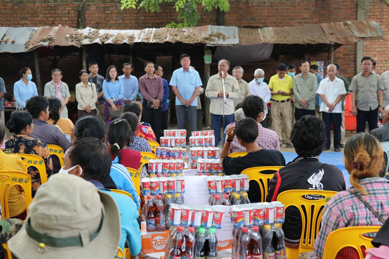 អំណោយសម្តេច ហ៊ុន សែន និងសម្ដេចកិត្តិព្រឹទ្ធបណ្ឌិតប៊ុន រ៉ានី ហ៊ុន សែន ចែកជូនបន្ថែមដល់ពលរដ្ឋរងគ្រោះដោយទឹកជំនន់មកស្នាក់នៅទីទួលសុវត្ថិភាព ៦៣០គ្រួសារ