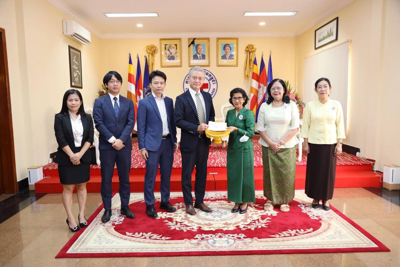 កាកបាទក្រហមកម្ពុជា ទទួលថវិកា ៣,០០០ដុល្លារ ពីគ្រឹះស្ថាមីក្រូហិរញ្ញវត្ថុ អាក់ទីវភីភល ភីអិលស៊ី សម្រាប់គាំទ្រការងារមនុស្សធម៌