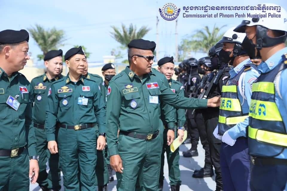 ឧត្តមសេនីយ៍ឯក ស ថេត ត្រួតពិនិត្យកម្លាំងអន្តរាគមន៍ពិសេស និងកម្លាំងចរាចរណ៍ ក្នុងការការពារសន្តិសុខ ក្នុងឱកាសកិច្ចប្រជុំកំពូលអាស៊ាន លើកទី៤០-៤១ និងកិច្ចប្រជុំពាក់ព័ន្ធ