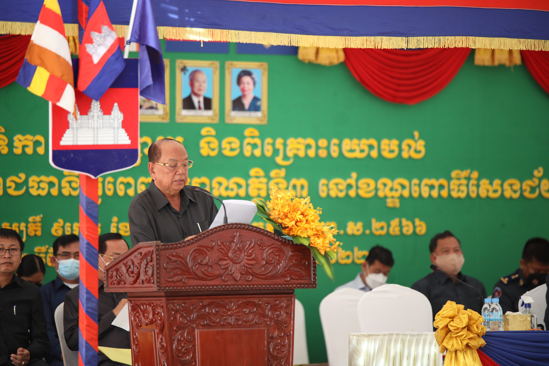 ប្រជាពលរដ្ឋនៅខណ្ឌពោធ៍សែនជ័យ បានស្នើឱ្យអាជ្ញាធរជួយ ដោះស្រាយលើការជួសជុល ការស្ថាបនាផ្លូវ លូនិងការស្តារប្រឡាយ ដើម្បីរំដោះទឹកជាដើម