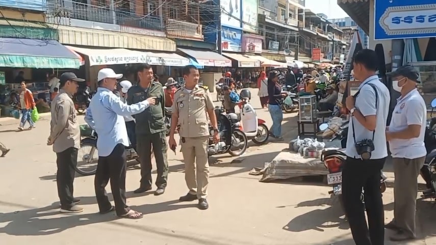 អាជ្ញាធរចុះរៀបចំសណ្តាប់ធ្នាប់ផ្សារ ក្រោយការដាក់ចេញនូវឱសានវាទដល់អាជីវករឲ្យបញ្ឈប់ការលក់ដូរ ដែលមិនគោរពតាមការណែនាំរបស់ អាជ្ញាធរ និងគណៈកម្មការផ្សារសាមគ្គីស្ទឹងត្រែង