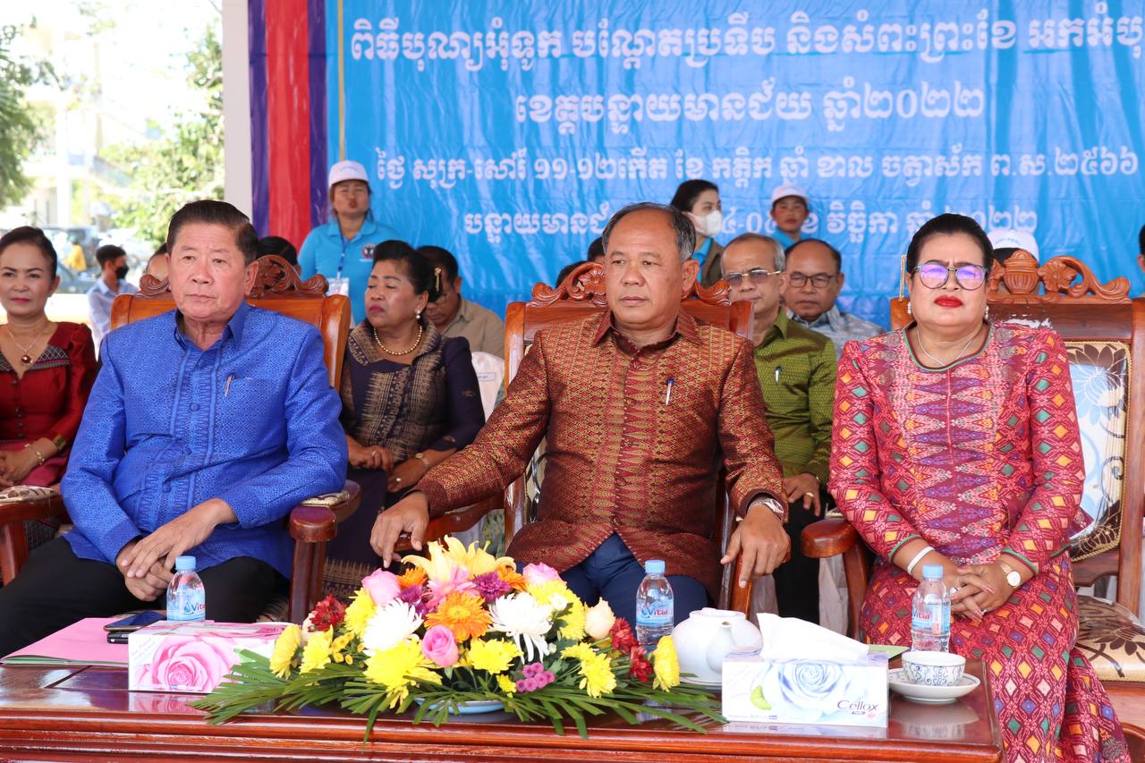 បើកការប្រកួតថ្ងៃដំបូង អុំទូកថ្នាក់ខេត្ត នៅបន្ទាយមានជ័យមានភ្ញៀវ៣ម៉ឺននាក់ចូលរួមទស្សនា