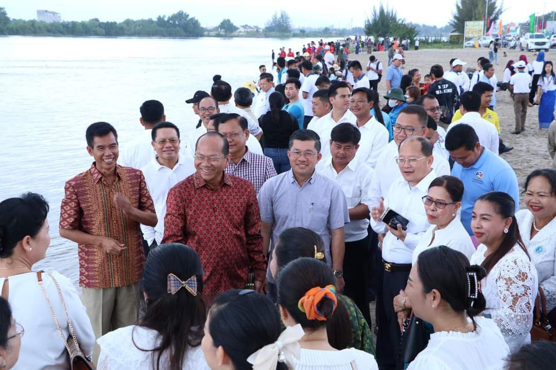 ថ្នាក់ដឹកនាំខេត្តកំពត អញ្ជើញរៀបចំក្រុងពាលី ក្នុងពិធីបុណ្យប្រណាំងទូក អកអំបុក សំពះព្រះខែ និង បណ្តែតប្រទីបនៅខេត្តកំពត នាពេលខាងមុខនេះ