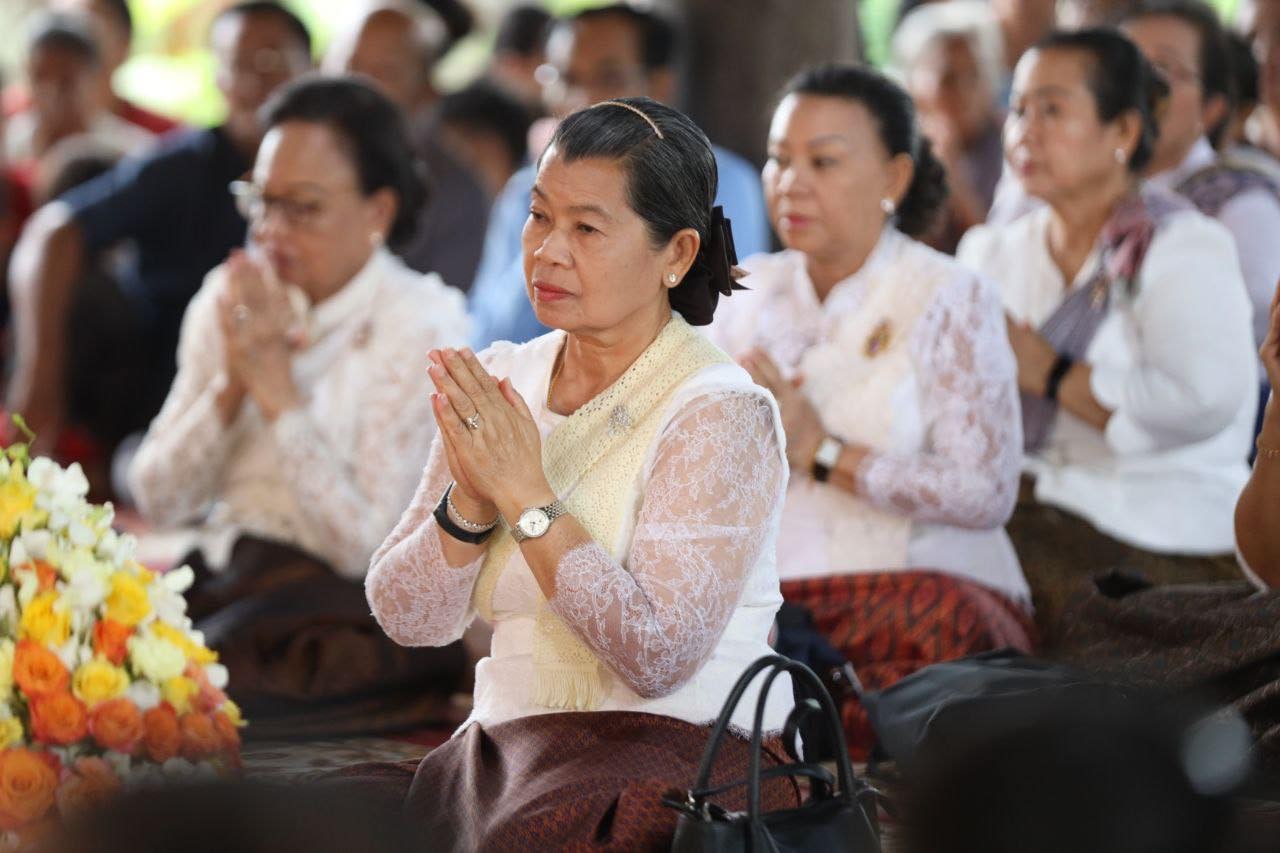 លោកជំទាវ កិត្តិសង្គហបណ្ឌិត ម៉ែន សំអន គោរពជូនពរ សម្តេចតេជោ ហ៊ុន សែន មានសុខភាពល្អបរិបូរណ៍ និងឆាប់ជាសះស្បើយពីជំងឺកូវីដ១៩