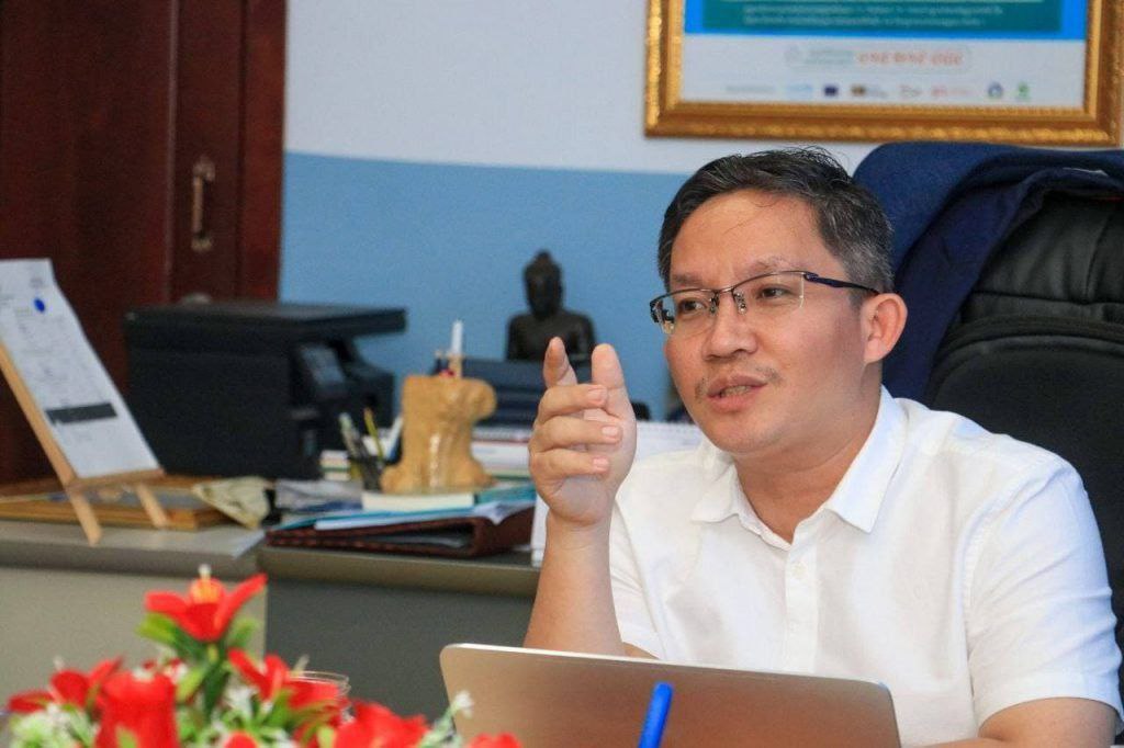 អង្គភាពប្រឆាំងអំពើពុករលួយធ្វើការចាប់ខ្លួនជនសង្ស័យម្នាក់ជាស្មៀន សង្កាត់តាខ្មៅ ក្រុង តាខ្មៅ ខេត្តកណ្តាល