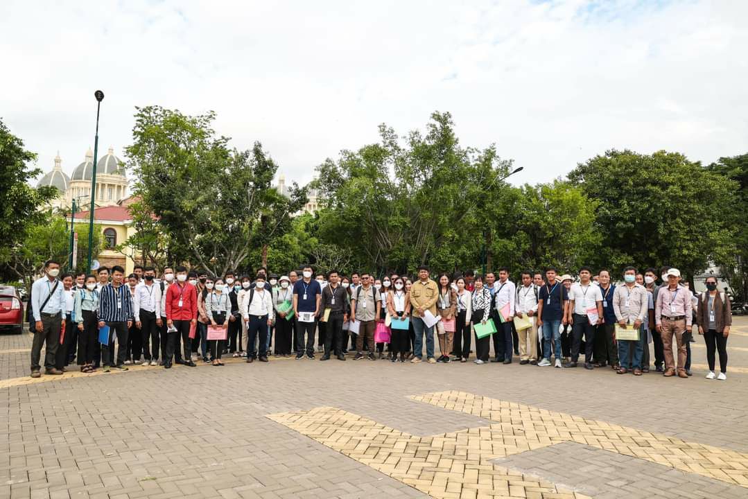 ក្រសួងប្រៃសណីយ៍ចាត់ក្រុមការងារចុះពិនិត្យវឌ្ឍនភាពគុណភាពសេវាទូរគមនាគមន៍នៅ បុរី ប៉េង ហួត និងស្វែងយល់ពីមតិយោបល់ប្រជាពលរដ្ឋ