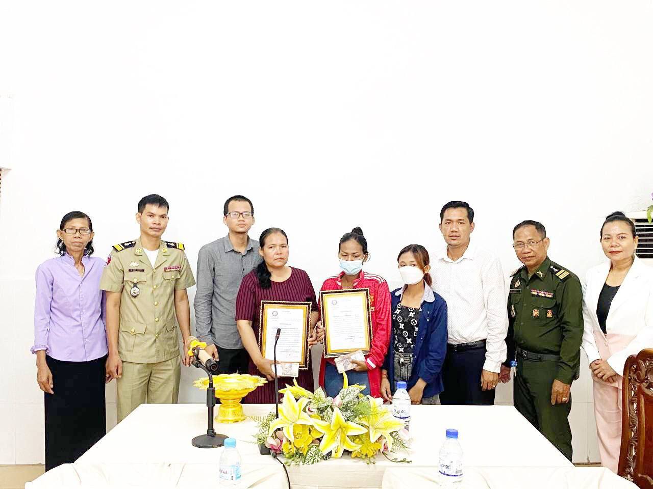 គ្រួសារសពអតីតយុទ្ធជន ១៤គ្រួសារ បានទទួលថវិកាបេឡាមរណៈសង្រ្គោះ សរុប ៥៦លានរៀល