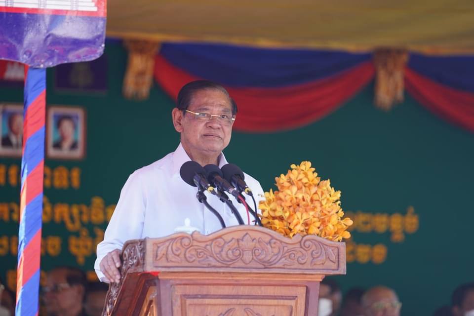 សម្ដេចក្រឡាហោម ស ខេង ថ្លែងថា ខ្មាំងសត្រូវក្នុងសម័យសន្តិភាព ខុសពីខ្មាំងសត្រូវសម័យសង្គ្រាម ពោលគឺសម័យសន្តិភាពដូចបច្ចុប្បន្ន ខ្មាំងសត្រូវរបស់យើងទាំងអស់គ្នាធំបំផុតគឺភាពក្រីក្រ និងភាពល្ងង់ខ្លៅ
