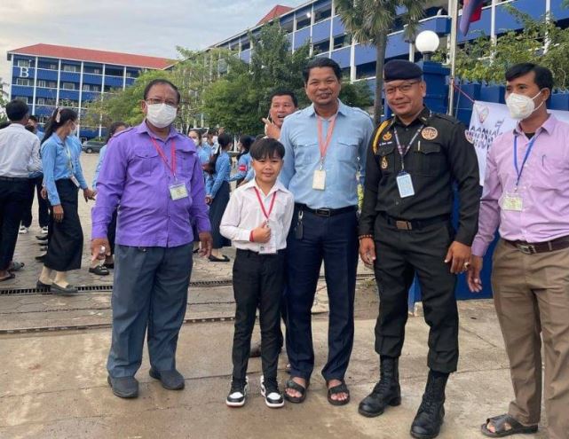 តារា ចម្រៀង ពេជ្រ ថៃមកប្រឡងបាក់ឌុបនៅមណ្ឌលសាកលវិទ្យាល័យបៀលប្រាយ នៅខេត្តបាត់ដំបង