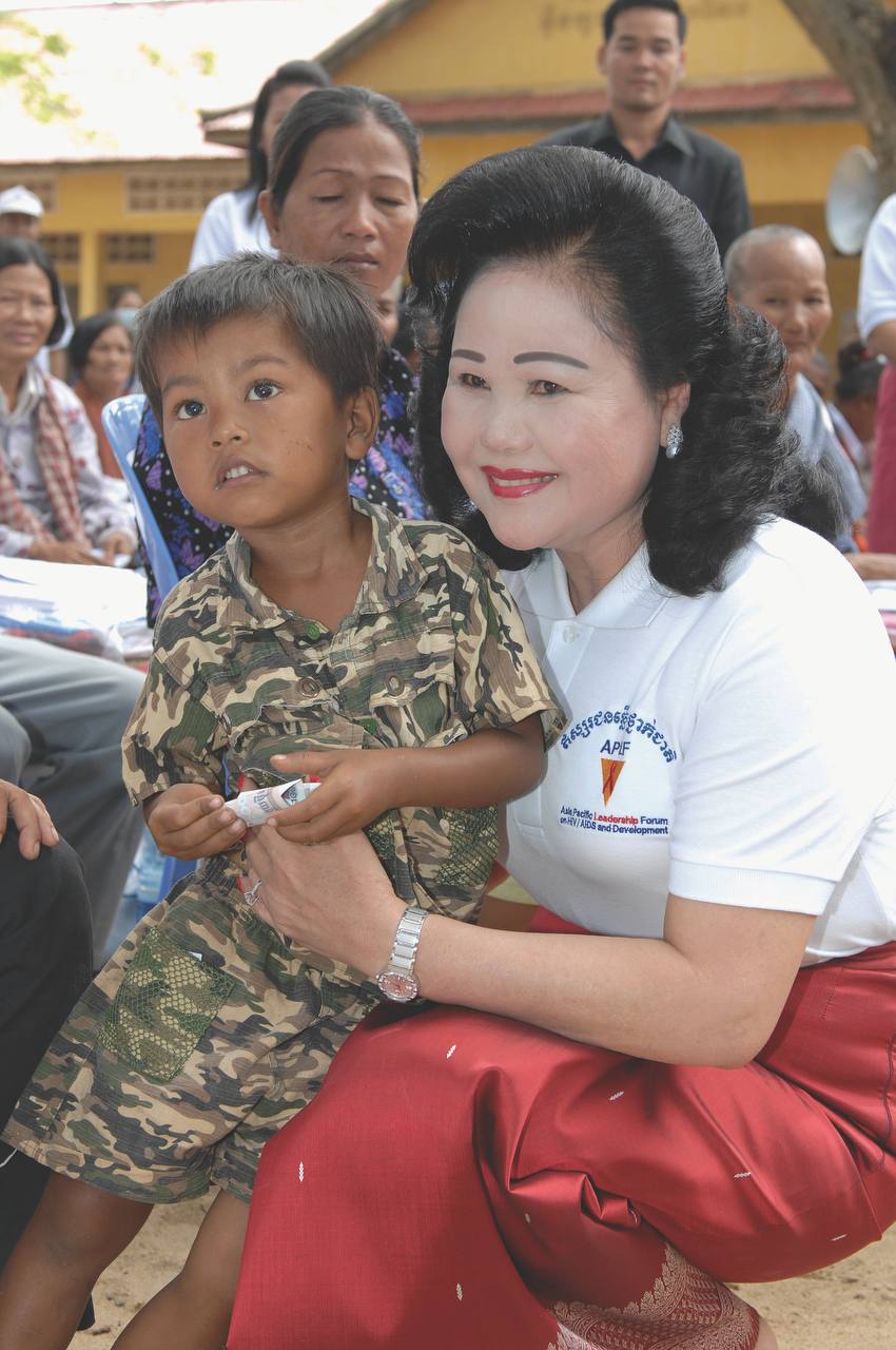 សារលិខិត សម្តេចកិត្តិព្រឹទ្ធបណ្ឌិត ប៊ុន រ៉ានី ហ៊ុនសែន ប្រធានកាកបាទក្រ ហមកម្ពុជា និងជាឥស្សរជនឆ្នើមថ្នាក់ជាតិនៃវេទិកាភាពជាអ្នកដឹកនាំតំបន់អាស៊ី-ប៉ាស៊ីហ្វិក ឆ្លើយតបមេរោគអេដស៍ ជំងឺអេដស៍ និងការអភិវឌ្ឍនៅកម្ពុជា ក្នុងឱកាសទិវាពិភពលោកប្រយុទ្ធនឹងជំងឺអេដស៍ ១ ធ្នូ ឆ្នាំ២០២២ ក្រោមប្រធានបទ «ធ្វើឱ្យមានសមភាព»