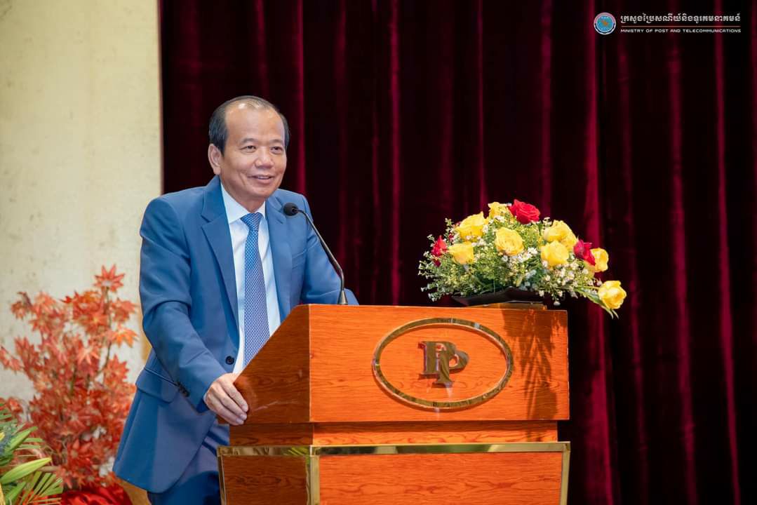 រដ្ឋមន្រ្តីក្រសួងប្រៃសណីយ៍ ផ្តល់អាហារូបករណ៍ចំនួន ២០កន្លែង សម្រាប់សិក្សានៅមជ្ឈមណ្ឌលកូរ៉េ សហ្វវែរ អេច អ ឌី