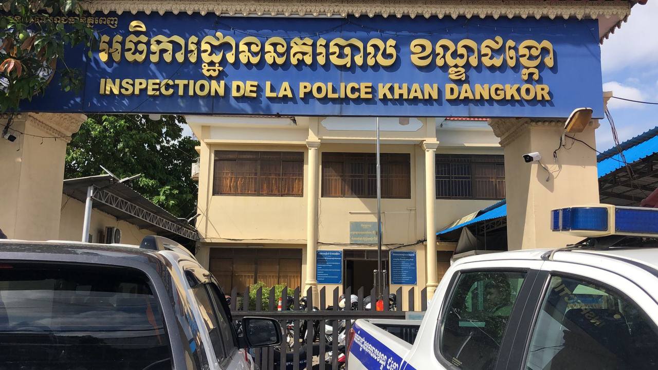 បញ្ចូនជនសង្ស័យម្នាក់ទៅតុលាការ បន្ទាប់ពីប្រើដុំថ្មគប់ឲ្យរបួសធ្ងន់ស្រាល៣នាក់ និងគប់បំបែកម៉ូតូ ឲ្យរងការខូចខាត
