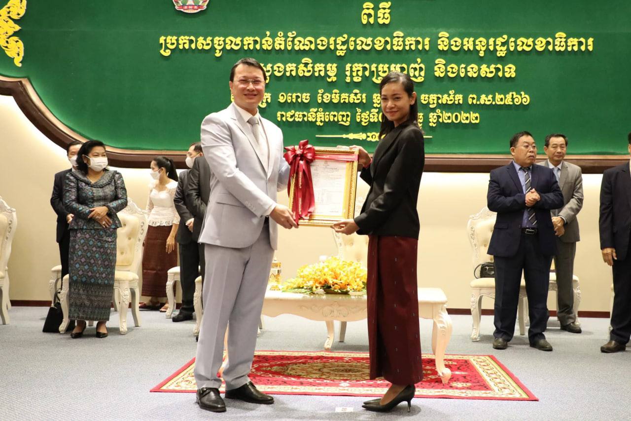 រដ្ឋមន្ត្រីកសិកម្ម ស្នើសុំឲ្យជំនាញនៅតាម អង្គភាព និងមន្ទីររាជធានី ខេត្ត ធ្វើការឲ្យបានជិតស្និទ្ធជាមួយថ្នាក់ដឹកនាំក្រសួង ហើយត្រូវទទួលខុសត្រូវលើការងាររបស់ខ្លួន