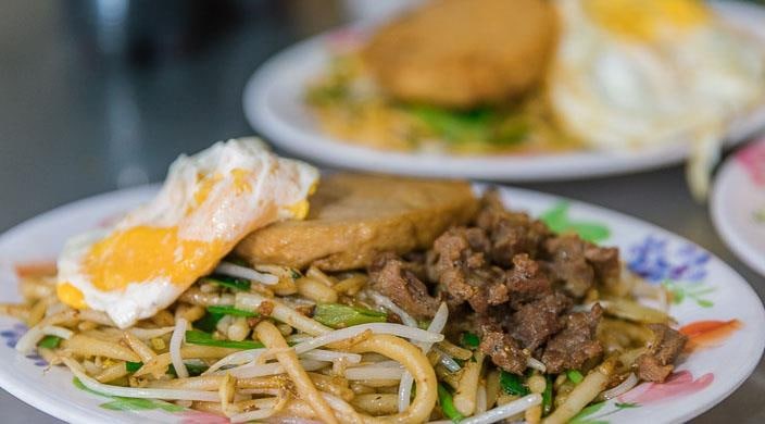 កូនអ្នកលក់លតឆាតាមផ្លូវ ប្រែក្លាយរបរនេះ ឱ្យក្លាយទៅជា សហគ្រាស មានស្តង់ដារខ្ពស់