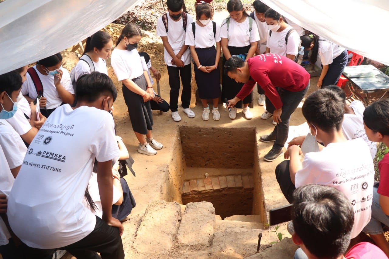 អាជ្ញាធរជាតិអប្សរា សហការជាមួយសាកលវិទ្យាល័យហាវ៉ៃ បានបើករណ្ដៅកំណាយចំនួន២០រណ្ដៅ នៅបរិវេណប្រាសាទអង្គរវត្ត