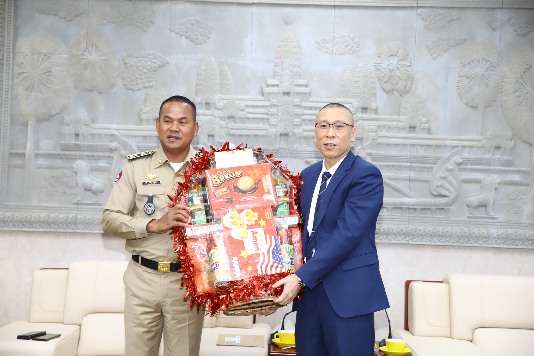 ស្នងការនគរបាលរាជធានីជួបមន្ត្រីទីប្រឹក្សាស្ថានទូតចិនទទួលបន្ទុកកិច្ចការនគរបាល (Video Inside)