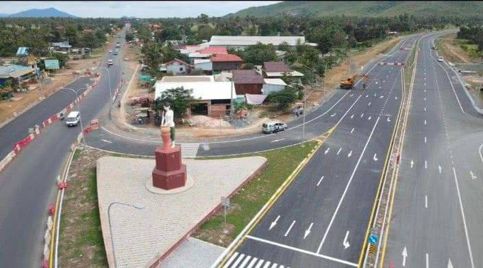 កំណាត់ផ្លូវជាតិលេខ៥ និងផ្លូវវាងក្រុងកំពង់ឆ្នាំង បេីកឱ្យចរាចរណ៍ហេីយ