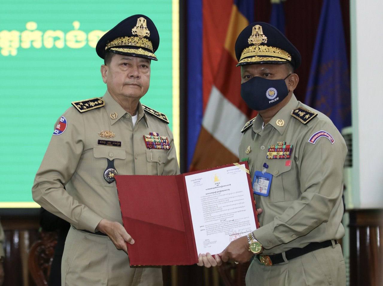 លោកឧត្តមសេនីយ៍ត្រី ហេង វុទ្ធី ត្រូវបានតែងតាំងជាស្នងការនគរបាលខេត្តកំពង់ចាម ជំនួសលោកឧត្តមសេនីយ៍ទោ ឯម កុសល ដែលត្រូវចូលនិវត្តន៍