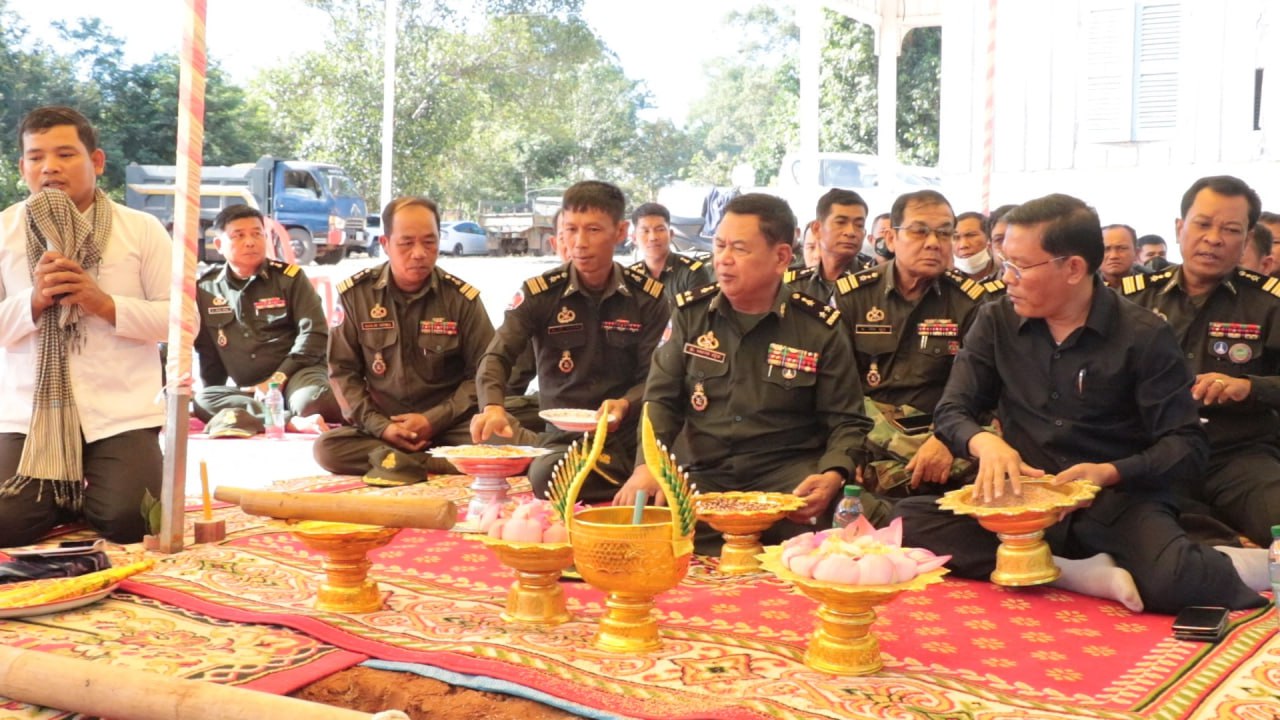 មេបញ្ជាការតំបន់ប្រតិបត្តិការសឹករងកំពង់ធំ បើកការដ្ឋានសាងសង់ផ្ទះបាយជូនផ្នែកសឹករងចំនួន ៤ ចំណុះឲ្យបញ្ជាការដ្ឋានតំបន់ប្រតិបត្តិការសឹករងកំពង់ធំ ជាអំណោយឧត្តមសេនីយ៍ឯក ហ៊ុន ម៉ាណែត