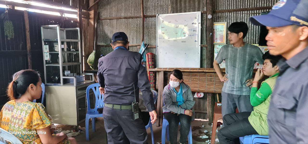 អាជ្ញាធរខណ្ឌមានជ័យ ឆ្មក់បង្ក្រាបទីតាំងជល់មាន់អនឡាញឃាត់ខ្លួនមនុស្សប្រុសស្រី ៦នាក់ ដកហូតវត្ថុម៉ូតូចំនួន ៧គ្រឿង និងវត្ថុតាងមួយចំនួនធំ