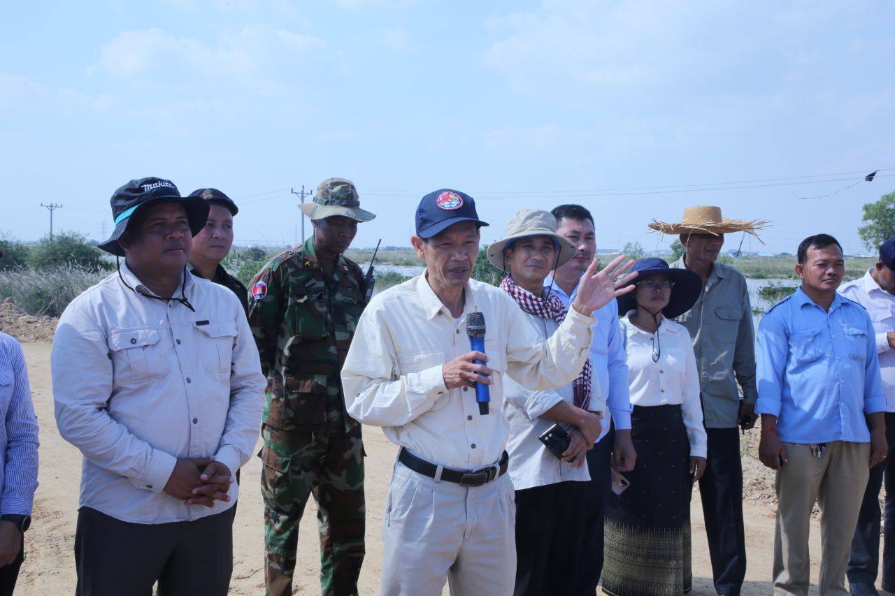 ថ្នាក់ដឹកនាំខេត្តកណ្ដាល នាំយកជំនួយសង្គ្រោះឧបត្ថម្ភ ជូនពលរដ្ឋរងគ្រោះដោយជំនន់ទឹកភ្លៀង ក្នុងស្រុកកណ្ដាលស្ទឹង