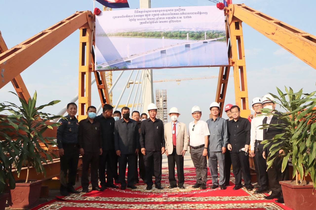 ស្ពានបេតុងខ្សែកាបឆ្លងកាត់ទន្លេសាប ទៅតំបន់ អភិវឌ្ឍន៍ជ្រោយចង្វារ ឈានដល់ការតភ្ជាប់តួស្ពាន ដោយគ្រោងនឹងបញ្ចប់ទាំងស្រុងនៅដើមខែមេសា ខាងមុខ
