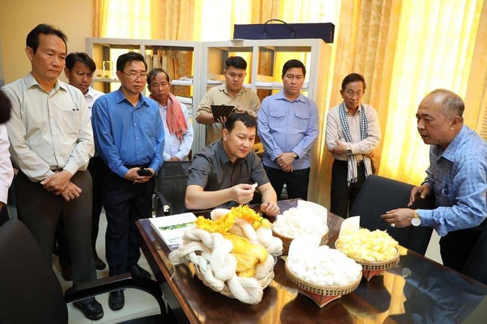 រដ្ឋមន្ត្រីក្រសួងកសិកម្ម អញ្ជើញទស្សនកិច្ចត្រួតពិនិត្យសកម្មភាពការងារ និងជួបសំណេះសំណាល ជាមួយថ្នាក់ដឹកនាំ មន្ត្រី និងបុគ្គលិក វិទ្យាស្ថានស្រាវជ្រាវនិងអភិវឌ្ឍកសិកម្មកម្ពុជា (CARDI)