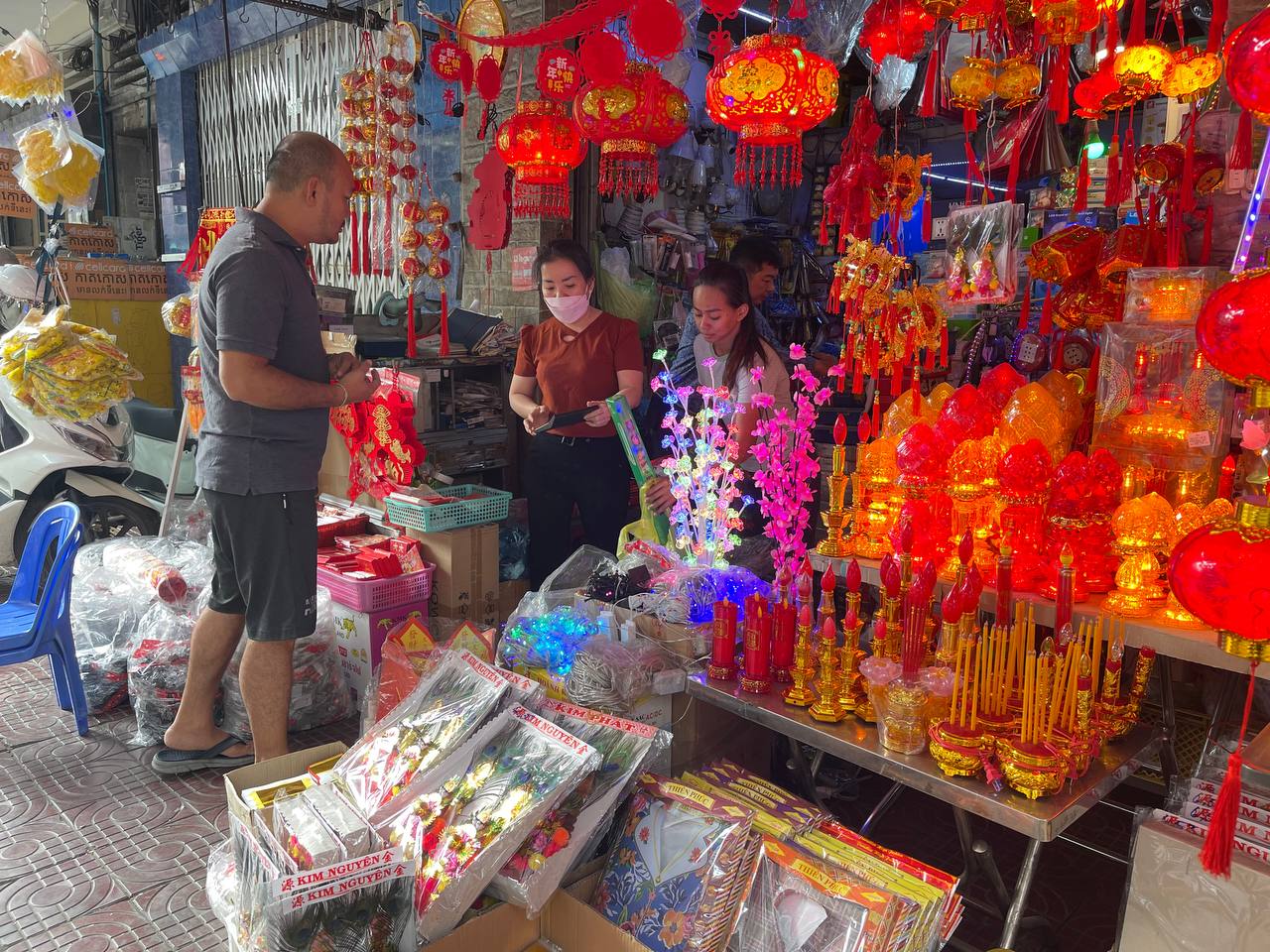 តម្លៃមុខម្ហូប និងទំនិញប្រើសប្រាស់ ក្នុងផ្សារអូឬស្សី នៃរាជធានីភ្នំពេញ នៅព្រឹកថ្ងៃទី២០ ខែមករា ឆ្នាំ២០២៣