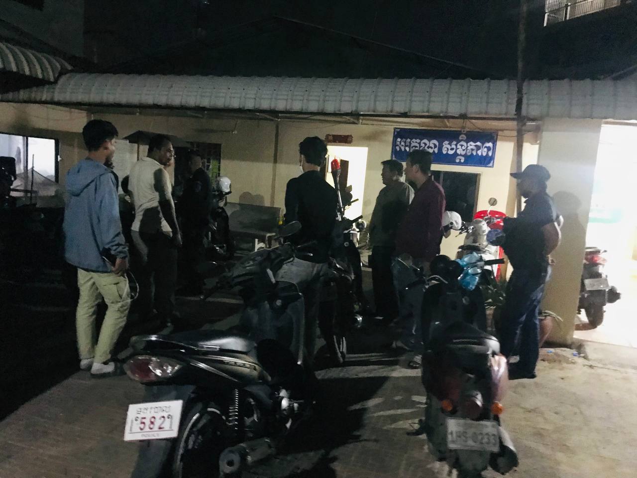 ប្ដីប្រពន្ធពីរនាក់ចេញពីផ្សារដេីគរជិះម៉ូតូទៅផ្ទះត្រូវចោរឆក់កាបូបលុយអស់ជាង ១០លានរៀលនៅមុខវត្តស្ទឹងមានជ័យ