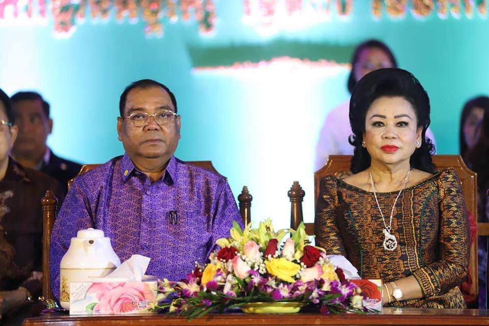 នាយឧត្តមសេនីយ៍កិត្តិបណ្ឌិត ហ៊ីង ប៊ុនហៀង ថ្លែងថា ដោយសារប្រទេសជាតិមានសុខសន្តិភាពធ្វើឱ្យស្រ្តីមានឱកាសទទួលបានចំណេះដឹងនិងមានធនធានមនុស្សជាច្រើនហើយទទួលបានសិទ្ធិពេញលេញក្នុងការចូលរួមចំណែកយ៉ាងសកម្ម ក្នុងកិច្ចអភិវឌ្ឍសេដ្ឋកិច្ច-សង្គម