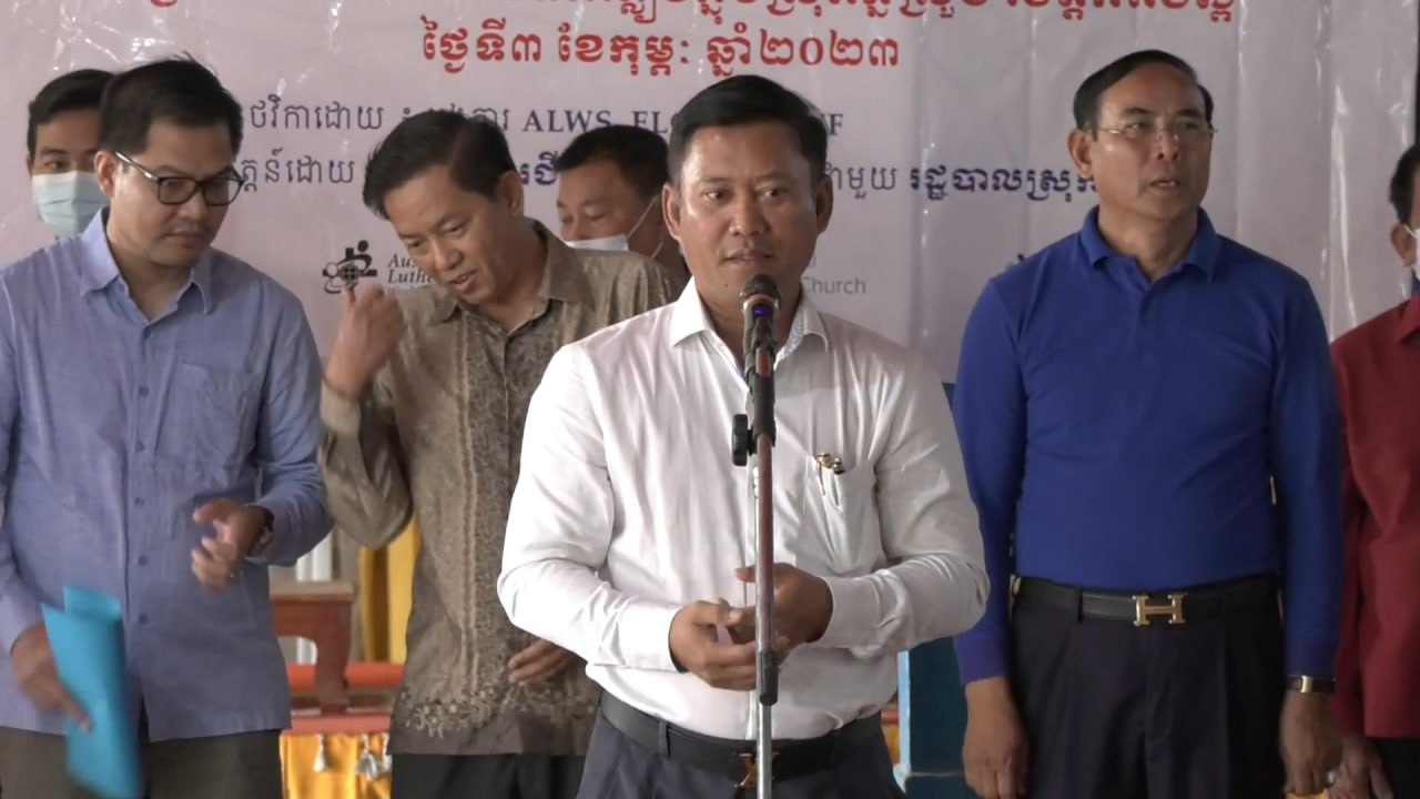រដ្ឋបាលខេត្តកំពង់ស្ពឺ ផ្តល់អំណោយដល់គ្រួសាររងគ្រោះដោយជំនន់ទឹកភ្លៀងចំនួន ១៧១គ្រួសារ