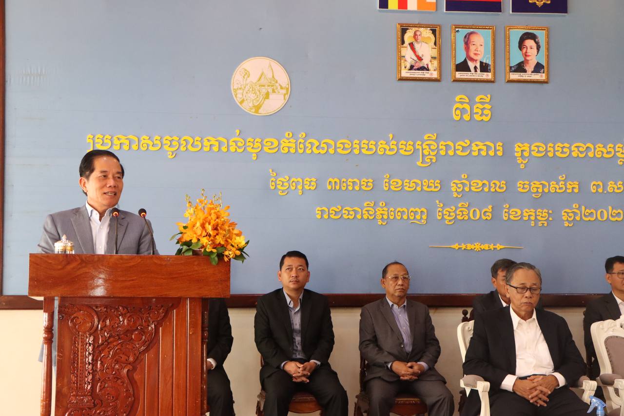 ឯកឧត្តម ឃួង ស្រេង អរគុណ មន្ត្រីរដ្ឋបាលរាជធានីភ្នំពេញទាំងអស់ ដែលបានបំពេញការងារ ក្នុងតួនាទី និងភារកិច្ចរបស់ខ្លួន ពិសេសការប្រយុទ្ធប្រឆាំងនិងជំងឺកូវីដ-១៩ រហូតទទួលបានជោគជ័យ