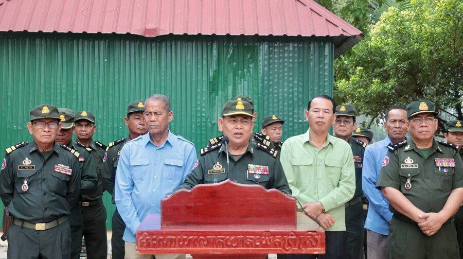 មេបញ្ជាការតំបន់ប្រតិបត្តិការសឹករងកំពង់ធំ នាំយកអំណោយអង្គការរ៉ុកហ្វោនដឺសុន ខេមបូឌា ទៅឧបត្ថម្ភជូនប្រជាពលរដ្ឋក្រីក្រចំនួន ២៥០គ្រួសារ នៅស្រុកស្ទោង ខេត្តកំពង់ធំ