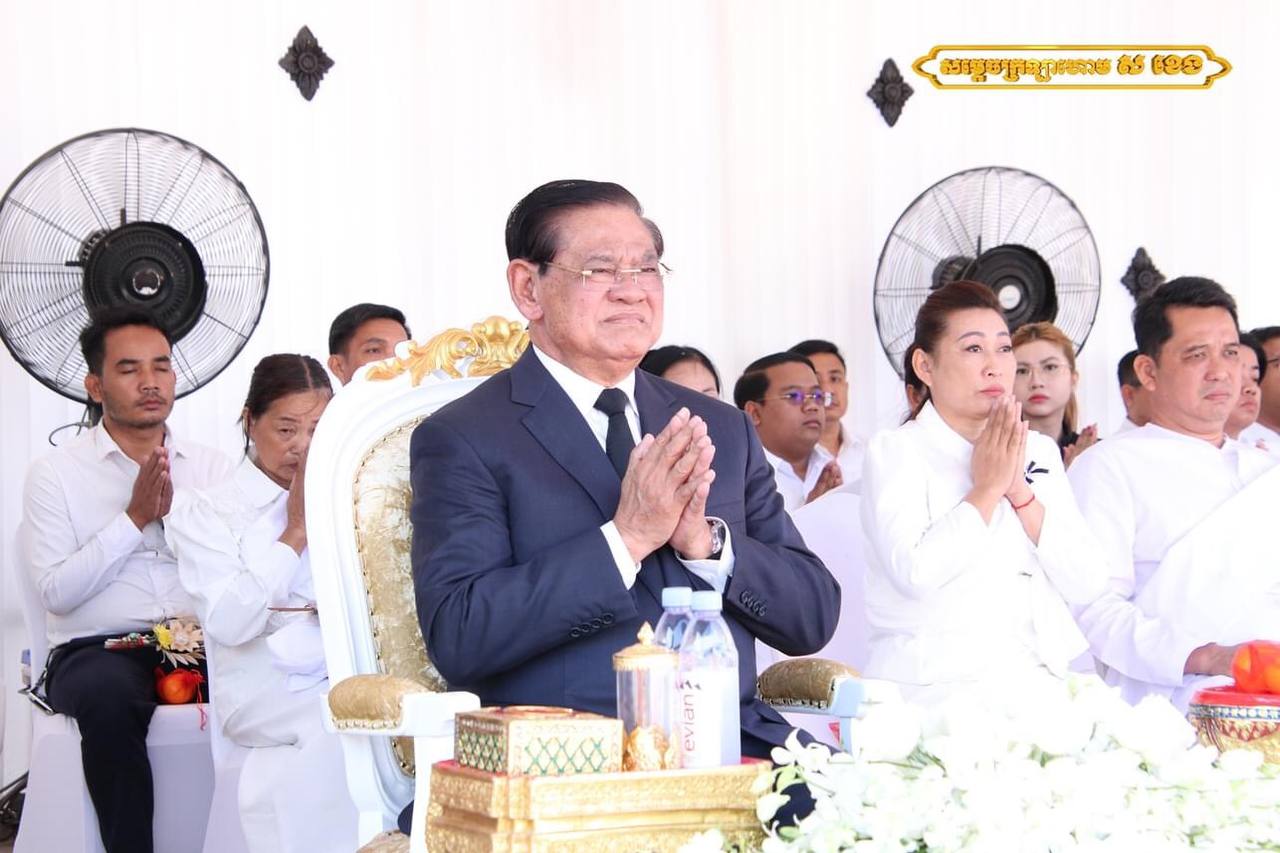 សម្ដេចក្រឡាហោម ស ខេង អញ្ជើញចូលរួមក្នុងពិធីឈាបនកិច្ចសព នាយឧត្តមសេនីយ៍ ស៊ឹម សុផល នៅវត្តច័ន្ទបុរីវង្ស ខណ្ឌច្បារអំពៅ រាជធានីភ្នំពេញ