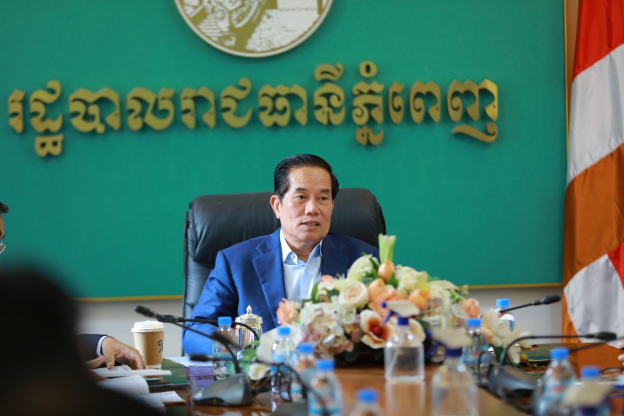 អភិបាលរាជធានីភ្នំពេញ បានជំរញ ឱ្យអាជ្ញាធរខណ្ឌទាំង ១៤និងមន្ទីរពាក់ព័ន្ធយកចិត្តទុកដាក់ខ្ពស់ ក្នុងការរៀបចំសណ្តាប់ធ្នាប់របៀបរៀបរយ ការតុបតែងនានា ដើម្បីលើកសោភណ្ឌភាពរាជធានីភ្នំពេញឱ្យកាន់តែរីកស្រស់បំព្រង ជាមួយនិងការរក្សាសន្តិសុខឱ្យកាន់តែល្អប្រសើរផងដែរ