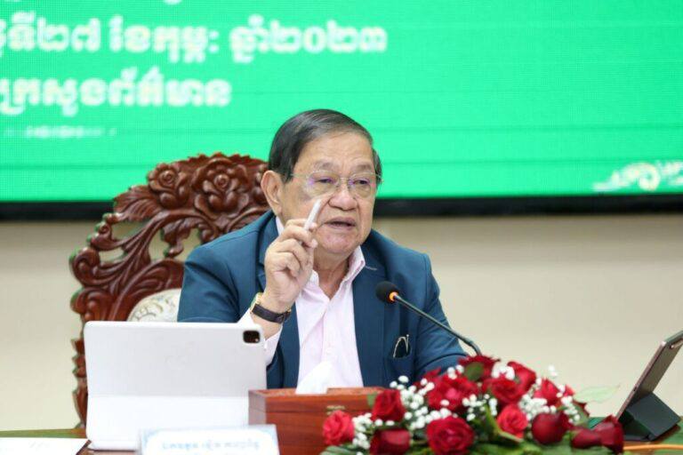 ឯកឧត្តម ខៀវ កាញារីទ្ធ ៖ អង្គភាពសារព័ត៌មានឯកជនទាំងអស់ គឺគ្មានសិទ្ធិយក Logo របស់ក្រសួងព័ត៌មាន ទៅប្រើប្រាស់នៅក្នុងលិខិតរដ្ឋបាល ឬក៏នៅតាមទីស្នាក់ការរបស់ខ្លួនជាដាច់ខាត