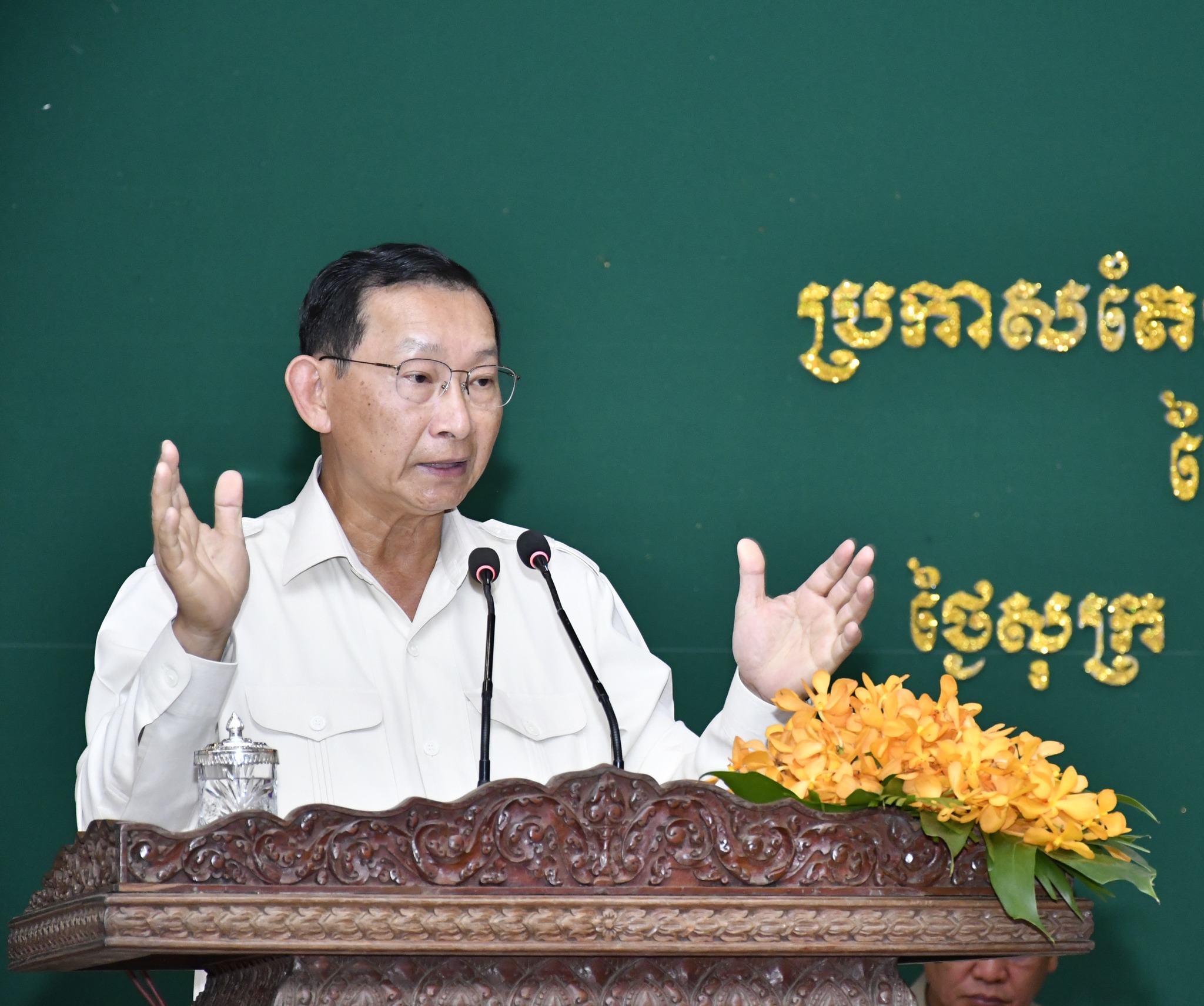 រដ្ឋមន្រ្តីក្រសួងឧស្សាហកម្ម សន្យាពង្រីកប្រព័ន្ធផ្គត់ផ្គង់ទឹកស្អាត ដើម្បីបំពេញតម្រូវការរបស់ពលរដ្ឋនៅខេត្តសៀមរាប