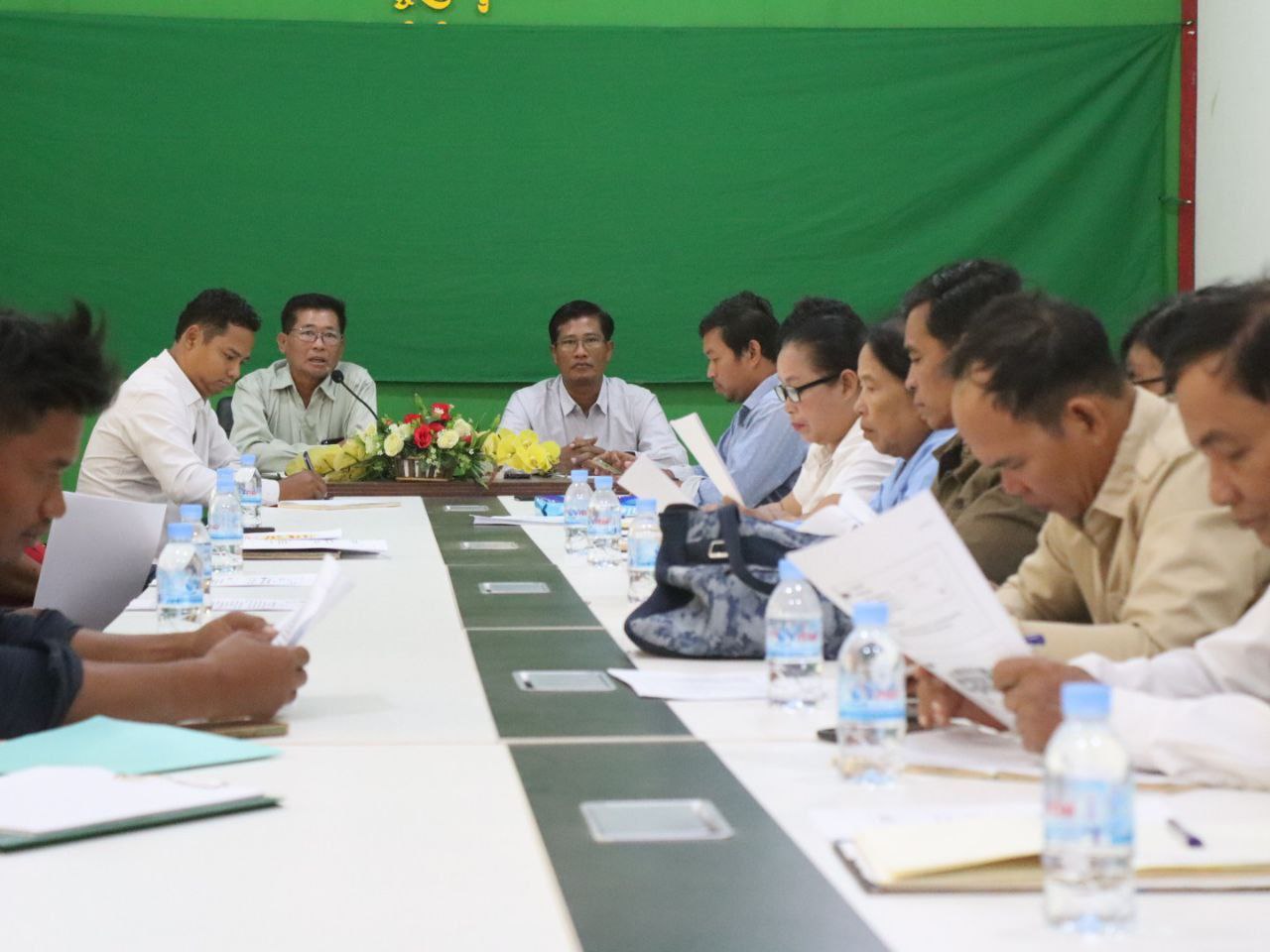 អភិបាលរងស្រុកស្ទោង ព្រមានធ្ងន់ៗដល់ម្ចាស់គ្រឿងចក្រដែលធ្វើអាជីវកម្ម ជាមួយរណ្ដៅដី ដែលល្មើសនឹងអាជ្ញាប័ណ្ណ