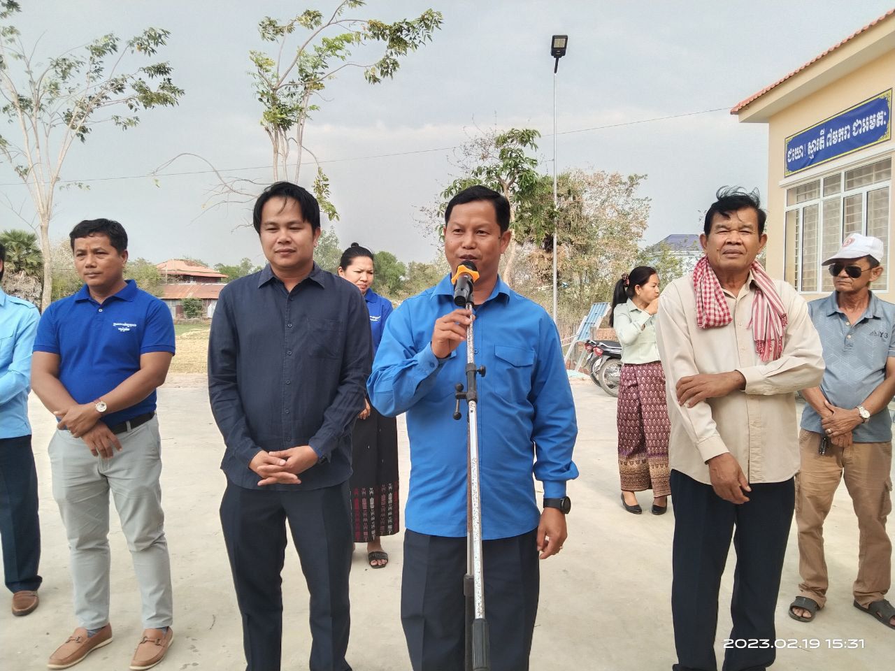 ក្រុមការងារអភិវឌ្ឍយុវជនខេត្តព្រៃវែង សំណេះសំណាលជាមួយ ក្រុមការងារអភិវឌ្ឍយុវជនក្រុង និងចែកអំណោយជូនគ្រួសារក្រីក្រ ៣០គ្រួសារ