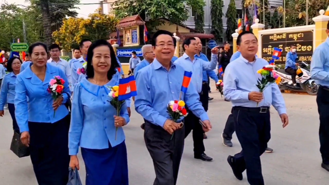 អភិបាលខេត្តបាត់ដំបង ស្នើឲ្យប្រជាពលរដ្ឋទូទាំងខេត្ត ចូលរួមគិតគូរទាំងអស់គ្នា ក្នុងការថែរក្សាលើកកម្ពស់ អនាម័យ និងបរិស្ថានឱ្យបានល្អដើម្បីឲ្យក្រុង-ខេត្តបាត់ដំបង យើងស្អាត