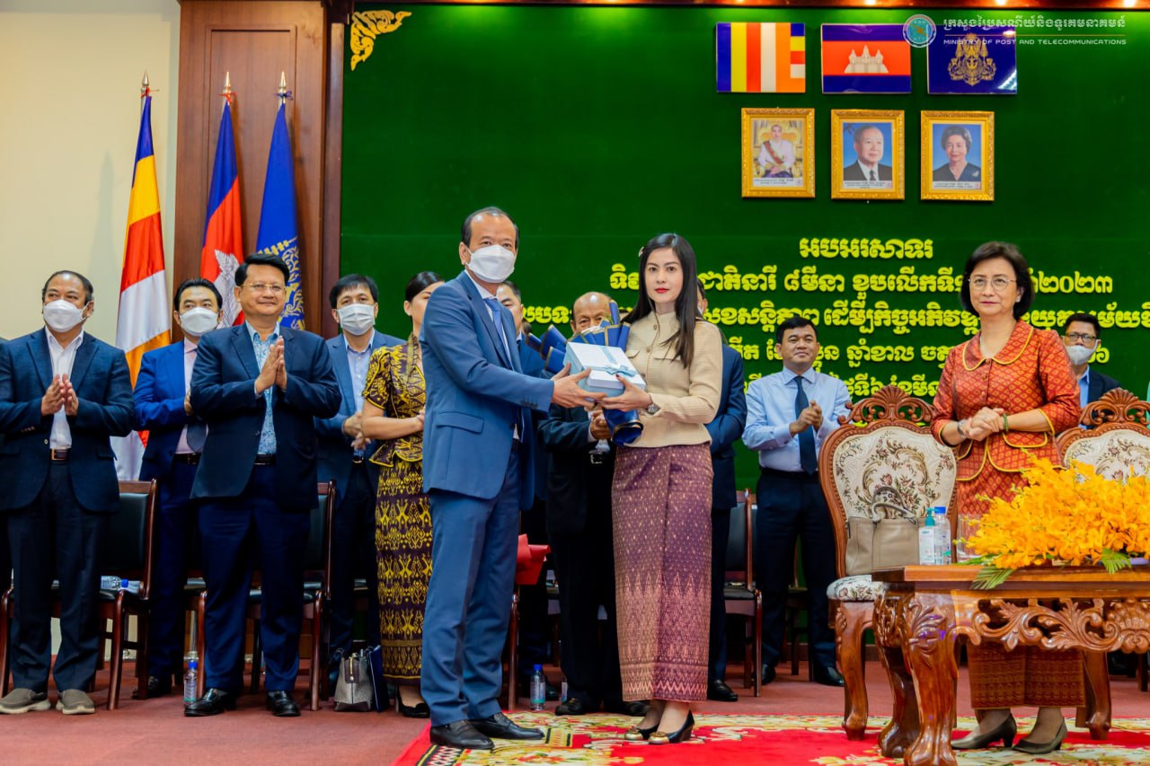 រដ្ឋមន្ត្រីក្រសួងពីរចូលរួមជាអធិបតីរៀបចំពិធីអបអរសាទរទិវាអន្ដរជាតិនារី ៨មីនា ខួបលើកទី១១២ ឆ្នាំ២០២៣ ក្រោមមូលបទ “ ស្រី្ដរួមគ្នារក្សាសុខសន្ដិភាព ដើម្បីកិច្ចអភិវឌ្ឍក្នុងយុគសម័យឌីជីថល”