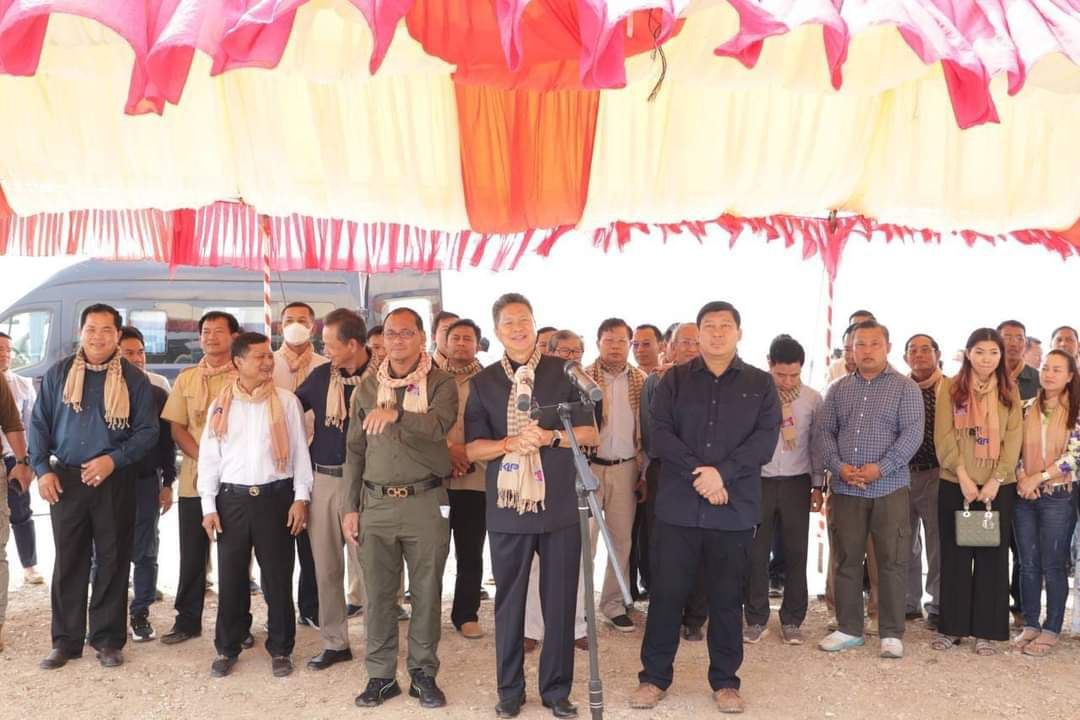 ផ្លូវលេខ ៥០សេ មានប្រវែង ៥៨គីឡូម៉ែត្រ និងស្ពានឆ្លងកាត់ទន្លេត ភ្ជាប់ពីខេត្តកំពង់ឆ្នាំង ទៅខេត្តកំពង់ធំ មានប្រវែង ៣៣០០ម៉ែត្រ និងចាប់ផ្ដើមកសាងនៅ ឆ្នាំ២០២៤ ខាងមុខនេះ នៅក្នុងស្រុកកំពង់លែង