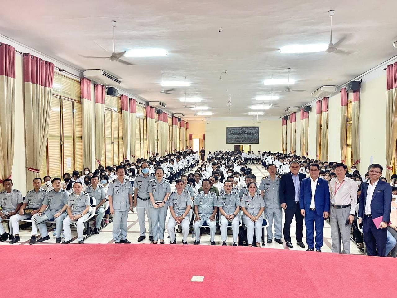 ក.ប.ប. បណ្តុះបណ្តាល សិស្ស គ្រូ និងអាជីវករលក់ដូរនៅ សាលារៀន ជាង ៤០០នាក់ ពីសុវត្ថិភាពអាហារ