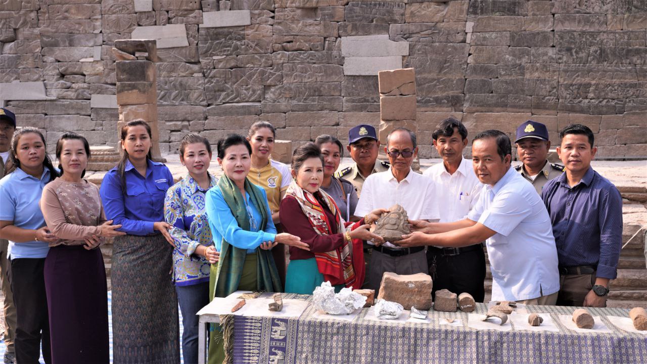 ក្រសួងវប្បធម៌ និងវិចិត្រសិល្បៈ បានប្រគល់វត្ថុបុរាណចំនួន ១៦មុខ ទៅមន្ទីរវប្បធម៌វិចិត្រសិល្បៈខេត្តបន្ទាយមានជ័យ