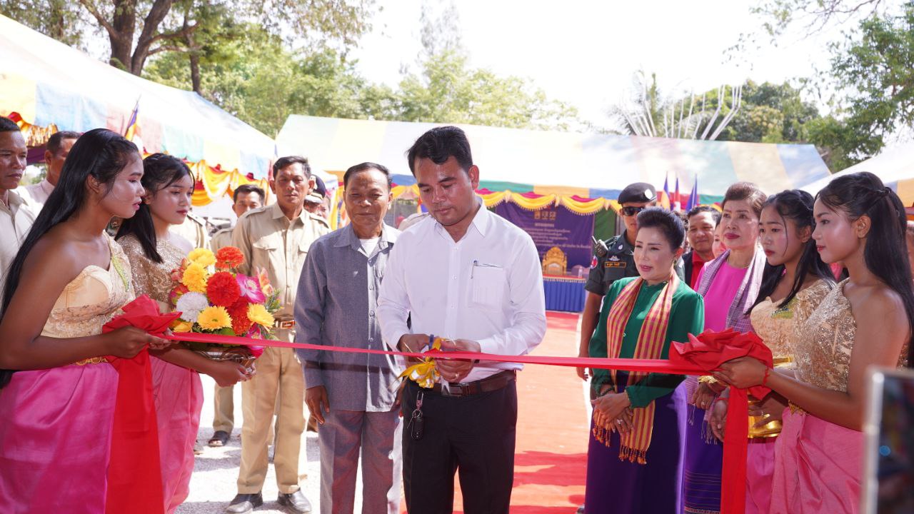 អាជ្ញាធរ ស្រុកបន្ទាយអំពិល អំពាវនាវឲ្យប្រជាពលរដ្ឋឲ្យរួមគ្នាថែរក្សាប្រភពទឹក ទុកទឹកប្រើប្រាស់ នៅក្នុងរដូវប្រាំងនេះ