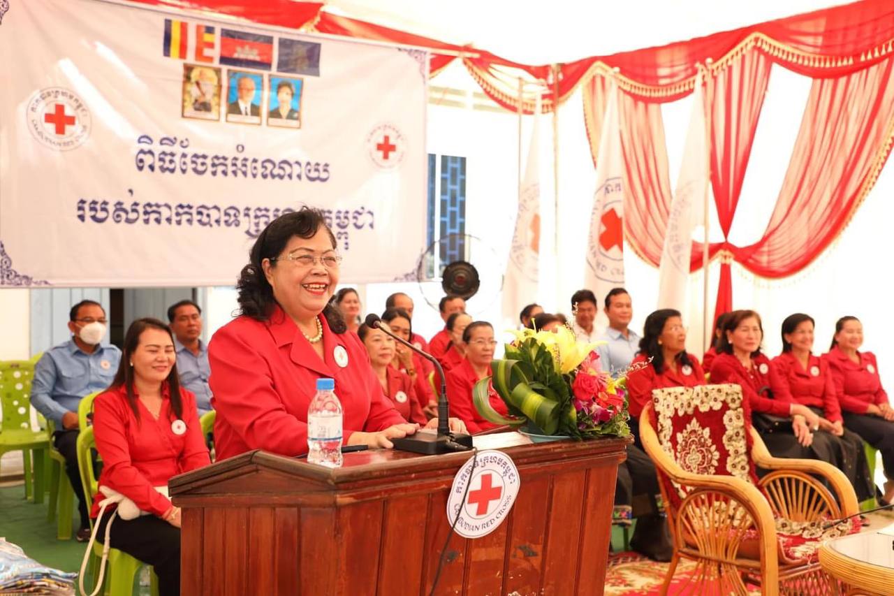 កាកាទក្រហមកម្ពុជា នាំយកអំណោយនិងរៀបចំអាហារសាមគ្គី ក្នុងមជ្ឈមណ្ឌលសំចតសង្គមកិច្ចរាជធានីភ្នំពេញ (ព្រៃស្ពឺ)