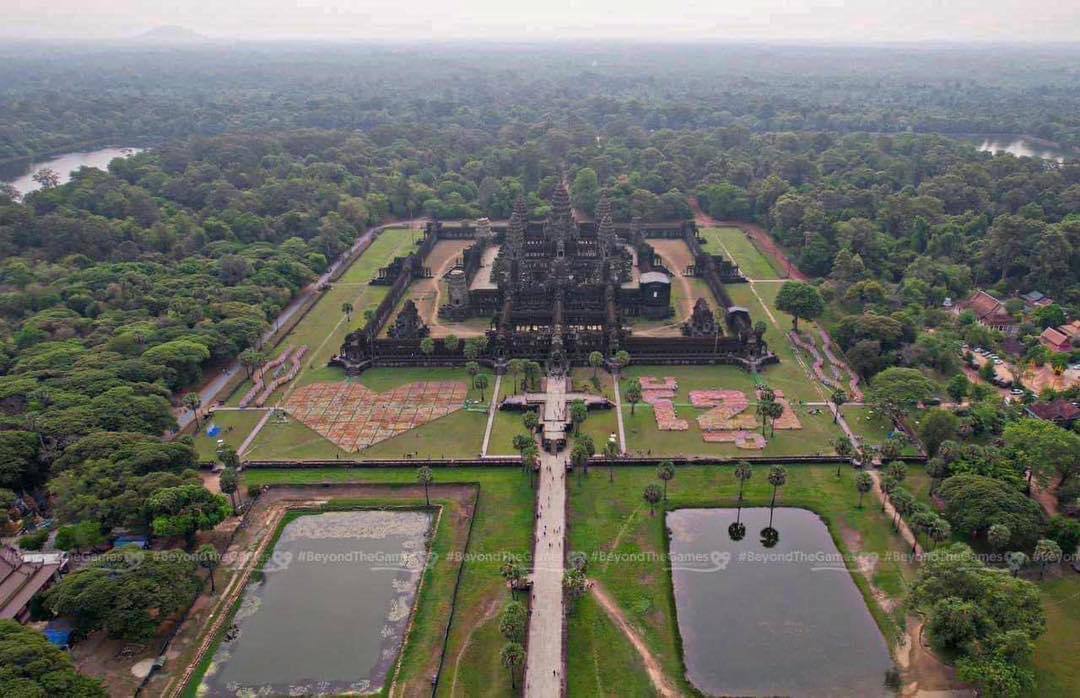 តំណាងស្ថាប័ន Guinness World Records បានមកពិនិត្យ និងរាប់ “បេះដូងច្រើនជាងគេលើពិភពលោក” ដើម្បីដាក់បញ្ចូលក្នុងការបំបែកឯតទគ្គកម្ម