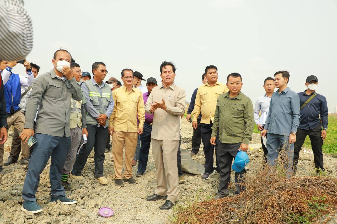 ឯកឧត្តម ឃួង ស្រេង ជំរុញការងារស្ដារប្រឡាយជើងឯកឲ្យបានលឿន និងឱ្យបានធំទូលាយ ដើម្បីនាំទឹកចេញពីរាជធានី នៅពេលរដូវវស្សាមកដល់